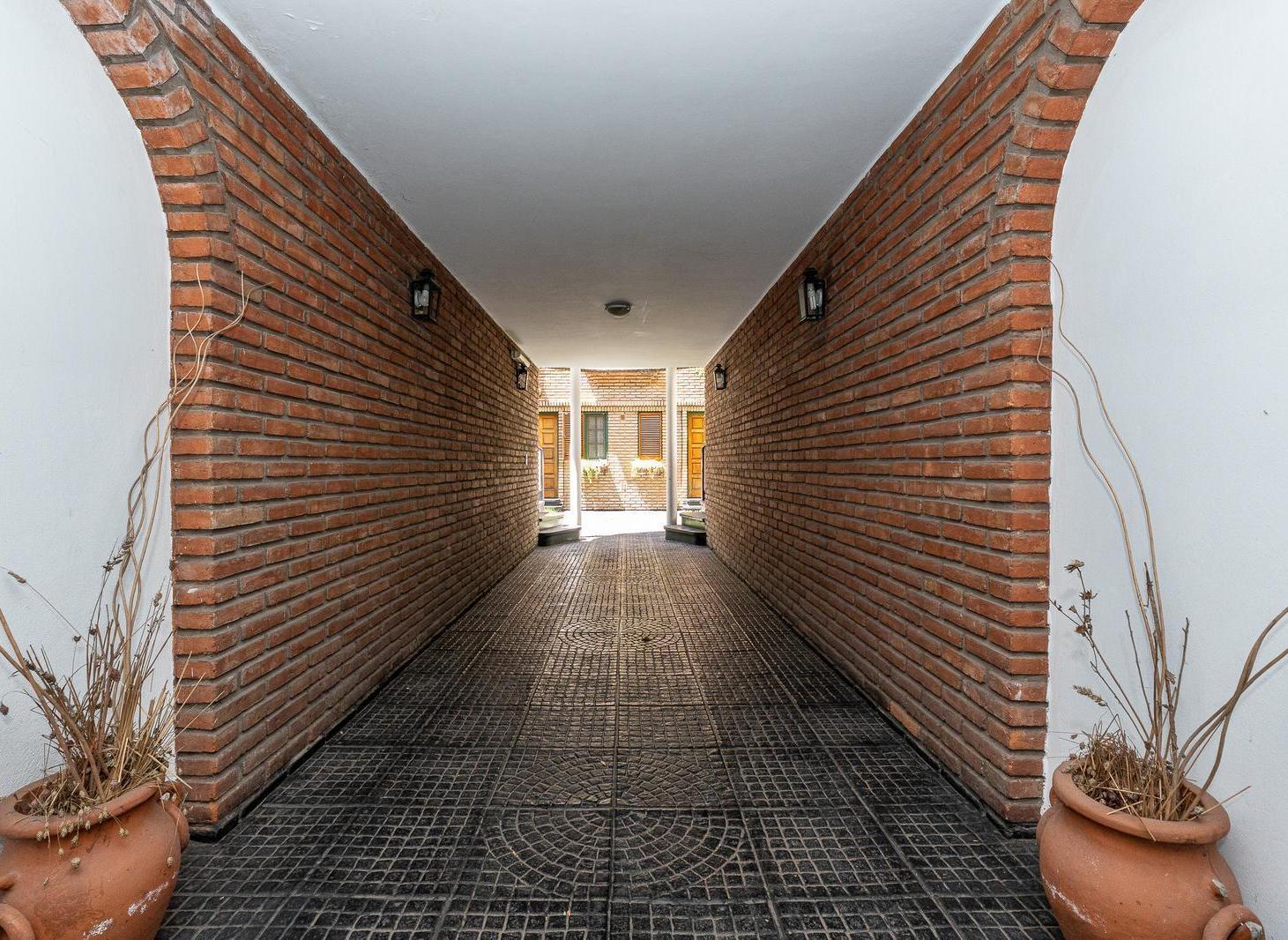 Foto de PH de 4 ambientes con 2 baños, toilette y cochera en venta en Villa, imagen 5