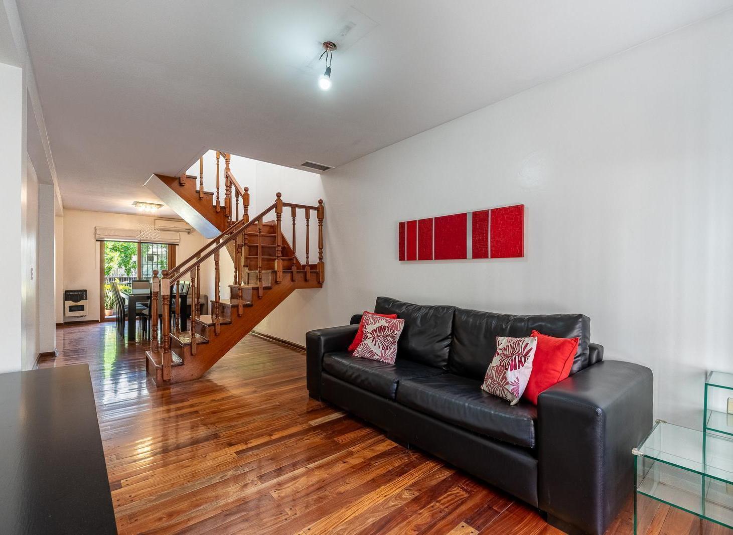 Foto de PH de 4 ambientes con 2 baños, toilette y cochera en venta en Villa, imagen 4