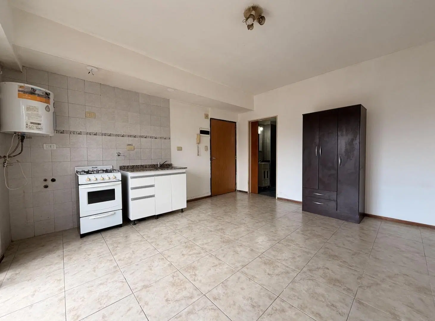 Departamento de 1 ambiente con balcón en alquiler en Mataderos 4