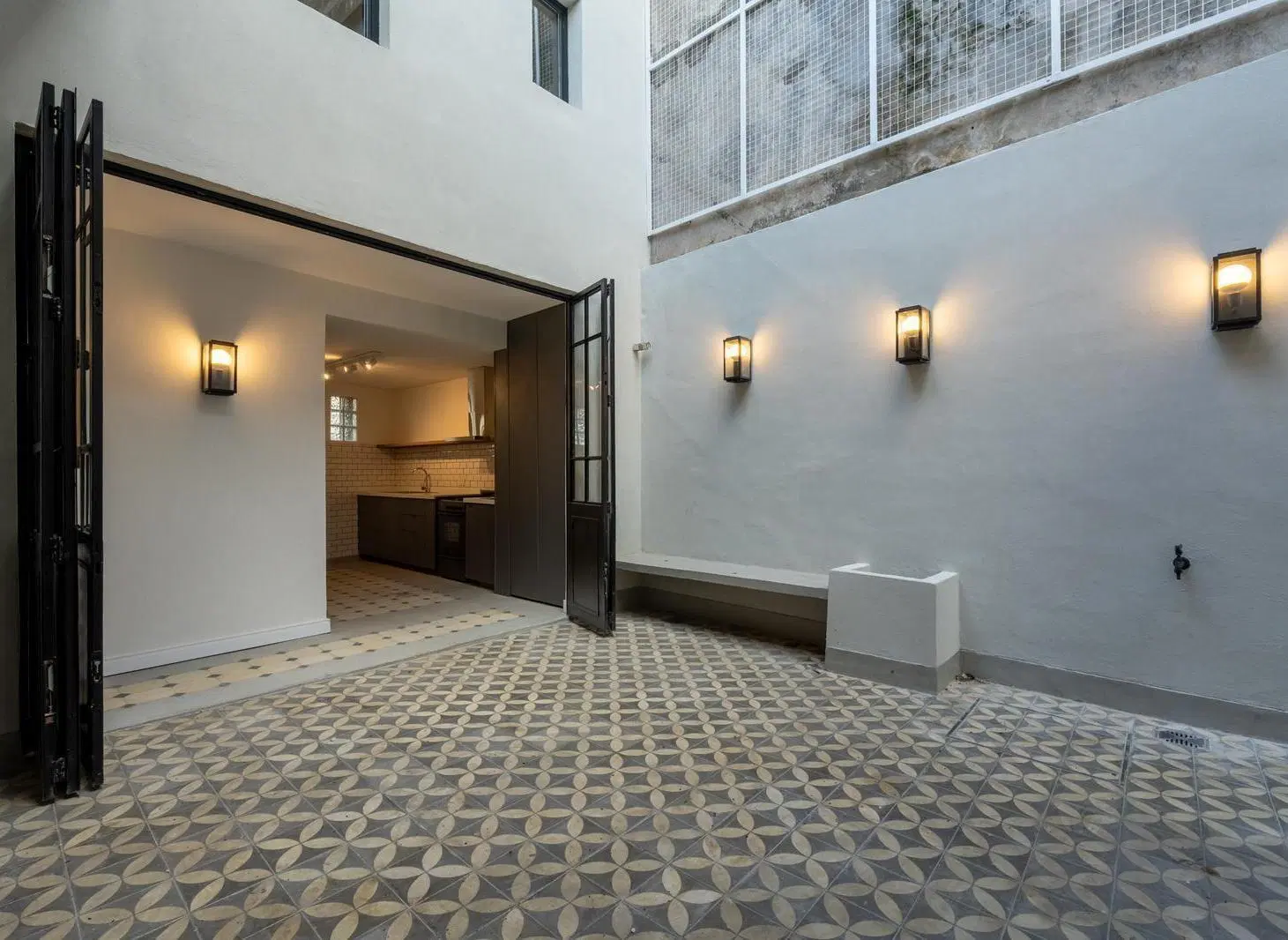 PH refaccionado de 3 ambientes con patio y terraza en venta en el Cid Campeador 2