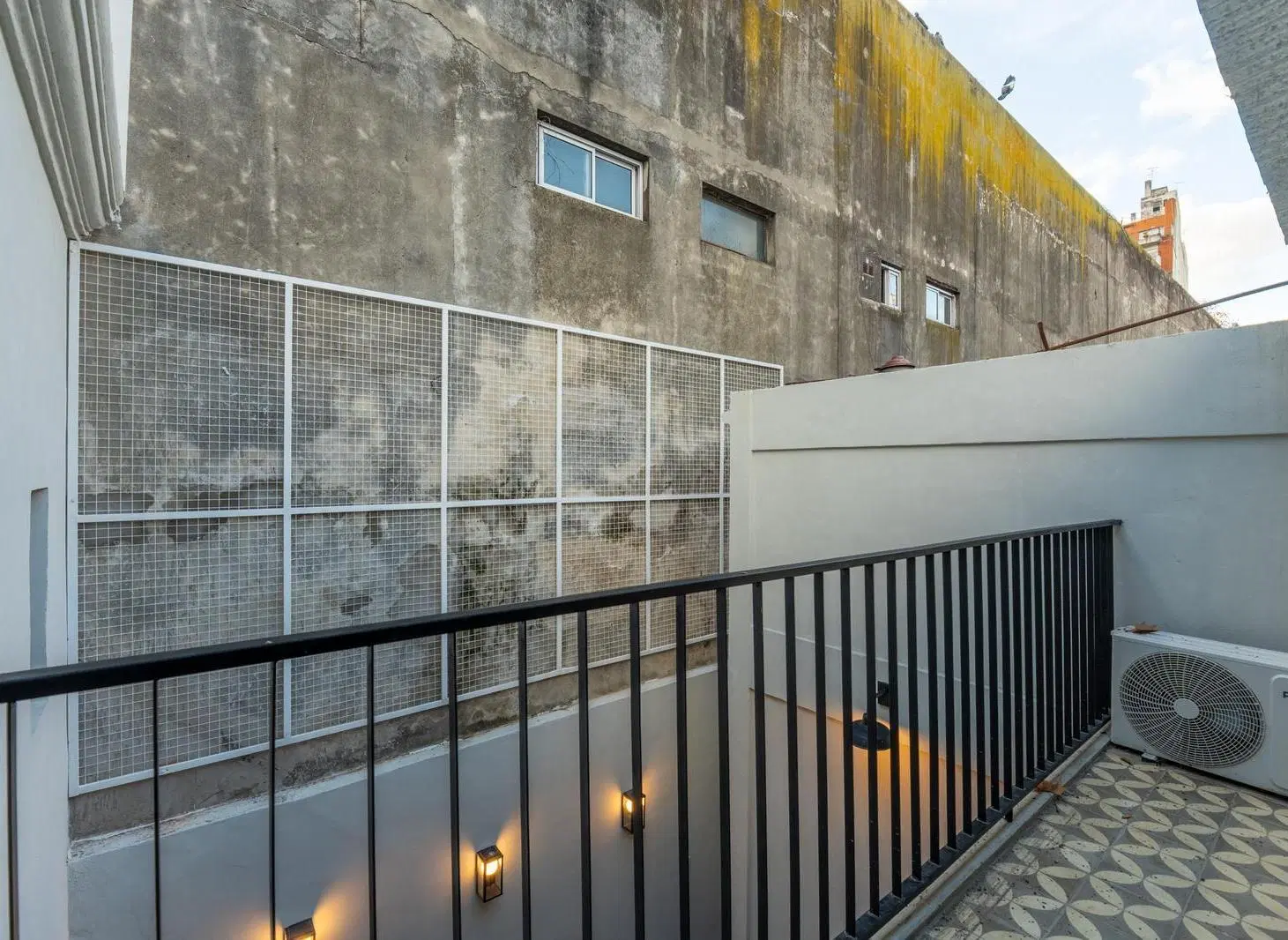 PH refaccionado de 3 ambientes con patio y terraza en venta en el Cid Campeador 4