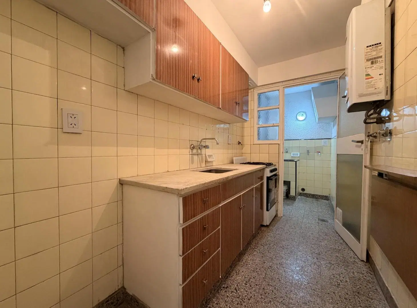 Departamento de 2 ambientes con balcón en alquiler en Caballito 3