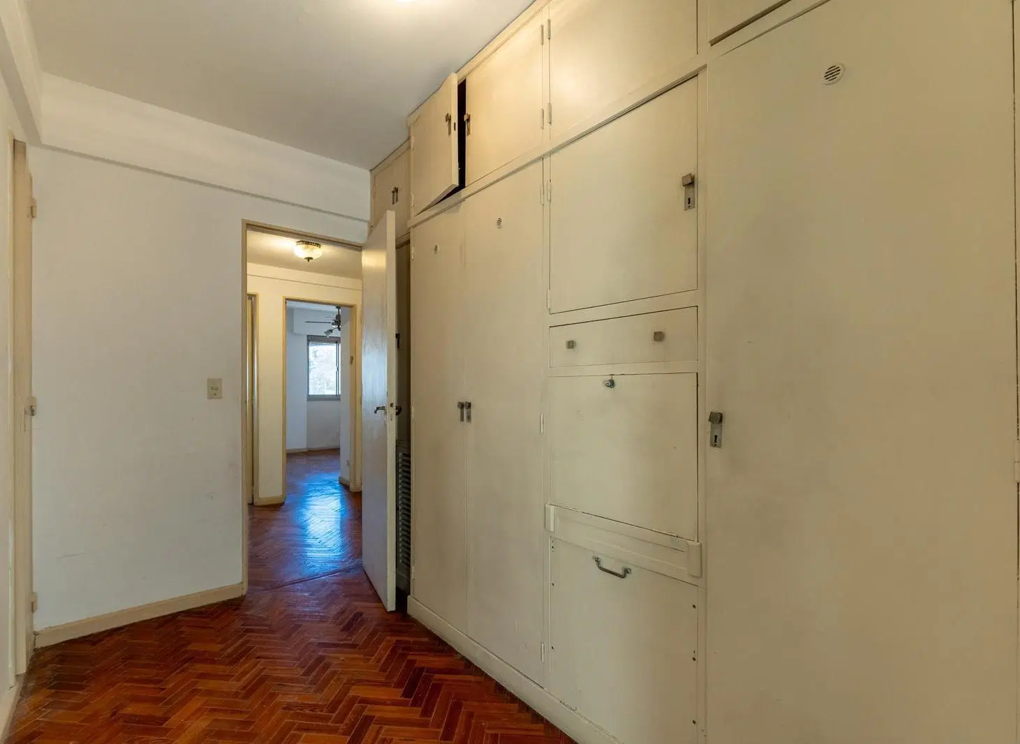 Semipiso de 5 ambientes con balcón y cochera en venta en Caballito 4