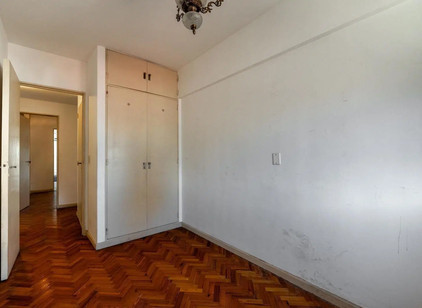 Semipiso de 5 ambientes con balcón y cochera en venta en Caballito 3