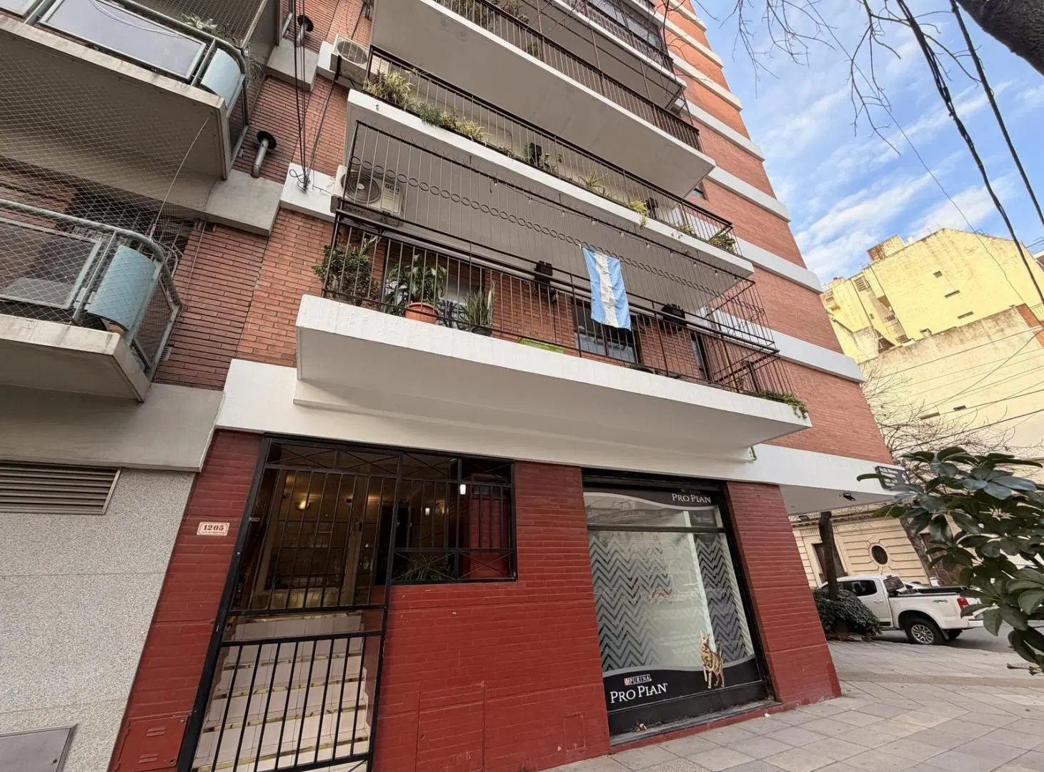 Piso de 4 ambientes con balcón en venta en el Cid Campeador 3