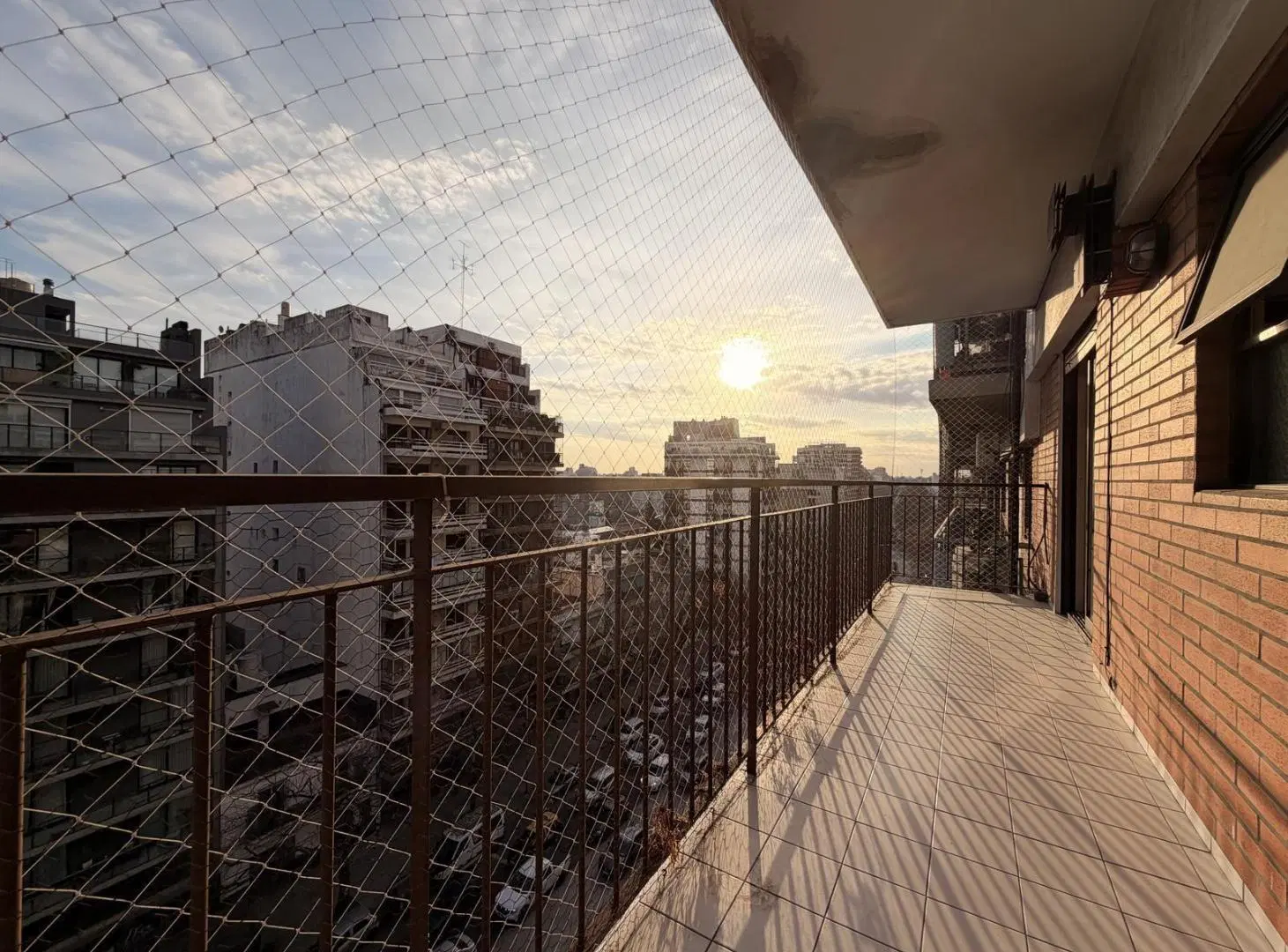 Piso de 4 ambientes con balcón en venta en el Cid Campeador 2