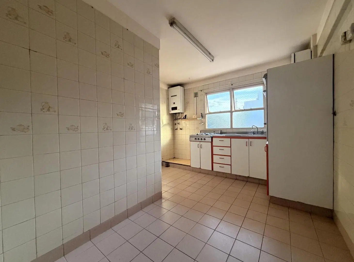 Piso de 4 ambientes con balcón en venta en el Cid Campeador 4