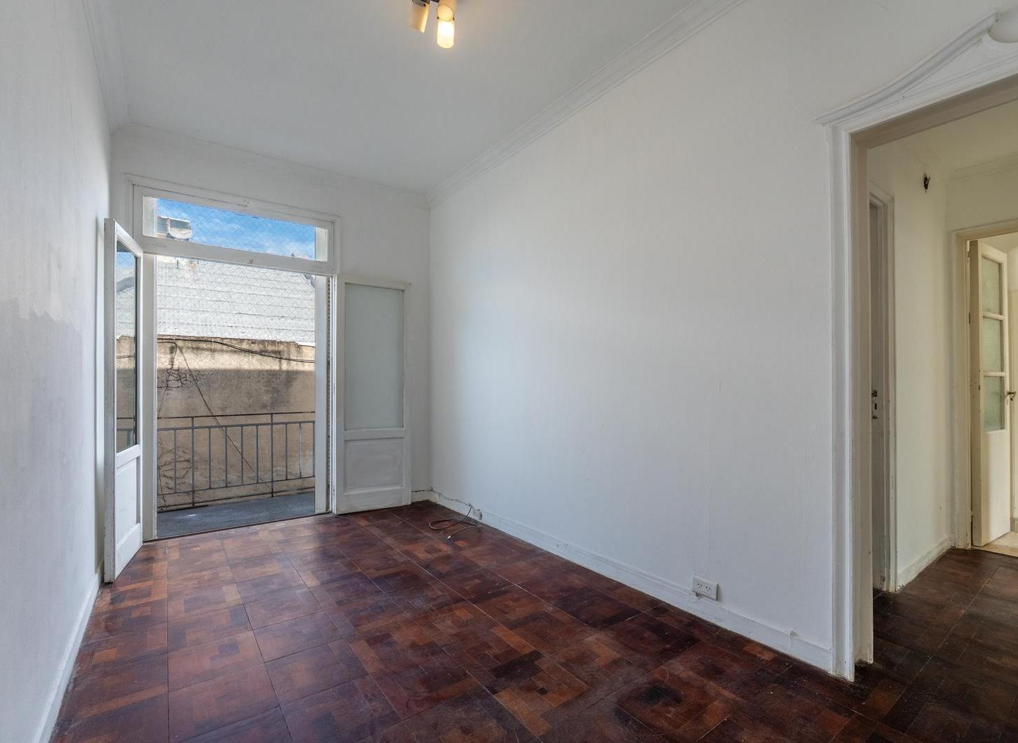 Foto de 2 ambientes con balcón y terraza compartida en edificio antiguo de, imagen 4