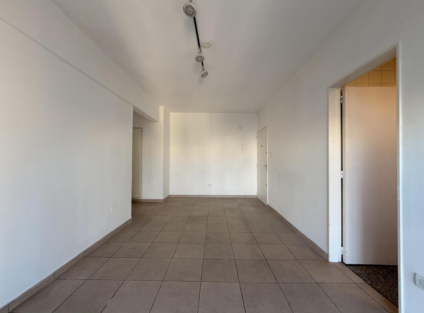 Foto de Departamento de 3 ambientes con balcón en alquiler en Parque Centenario, imagen 4