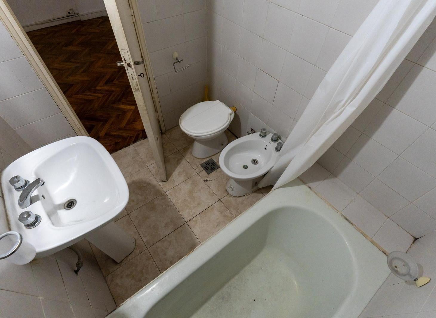Foto de 2 ambientes apto profesional ideal para refacción en la mejor zona de, imagen 4
