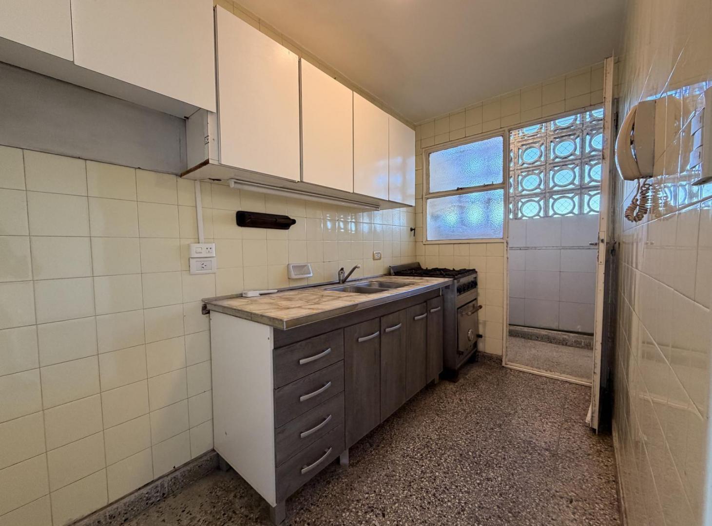 Foto de Departamento de 3 ambientes con balcón en alquiler en Parque Centenario, imagen 5