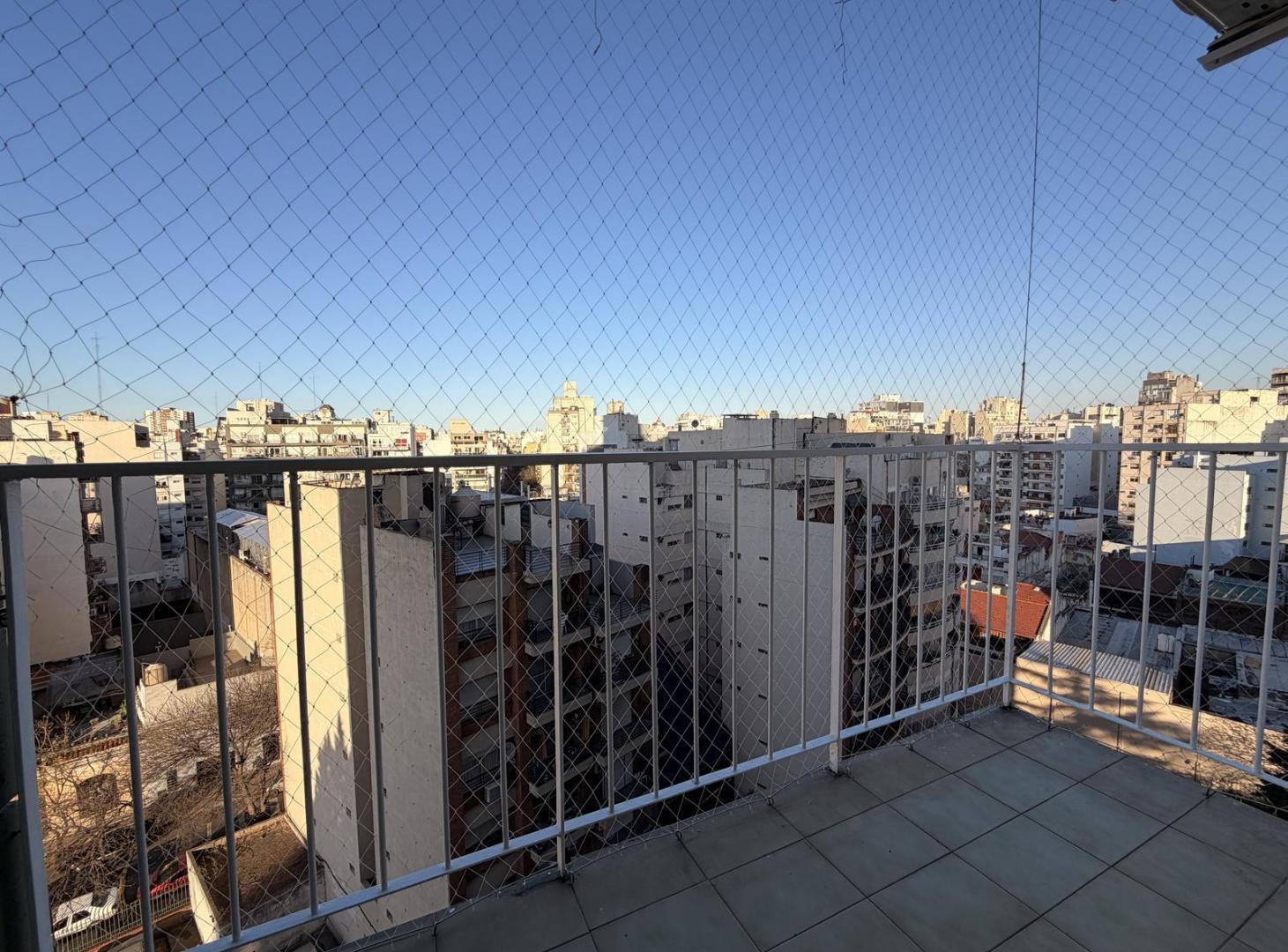Foto de Departamento de 3 ambientes con balcón en alquiler en Parque Centenario, imagen 2