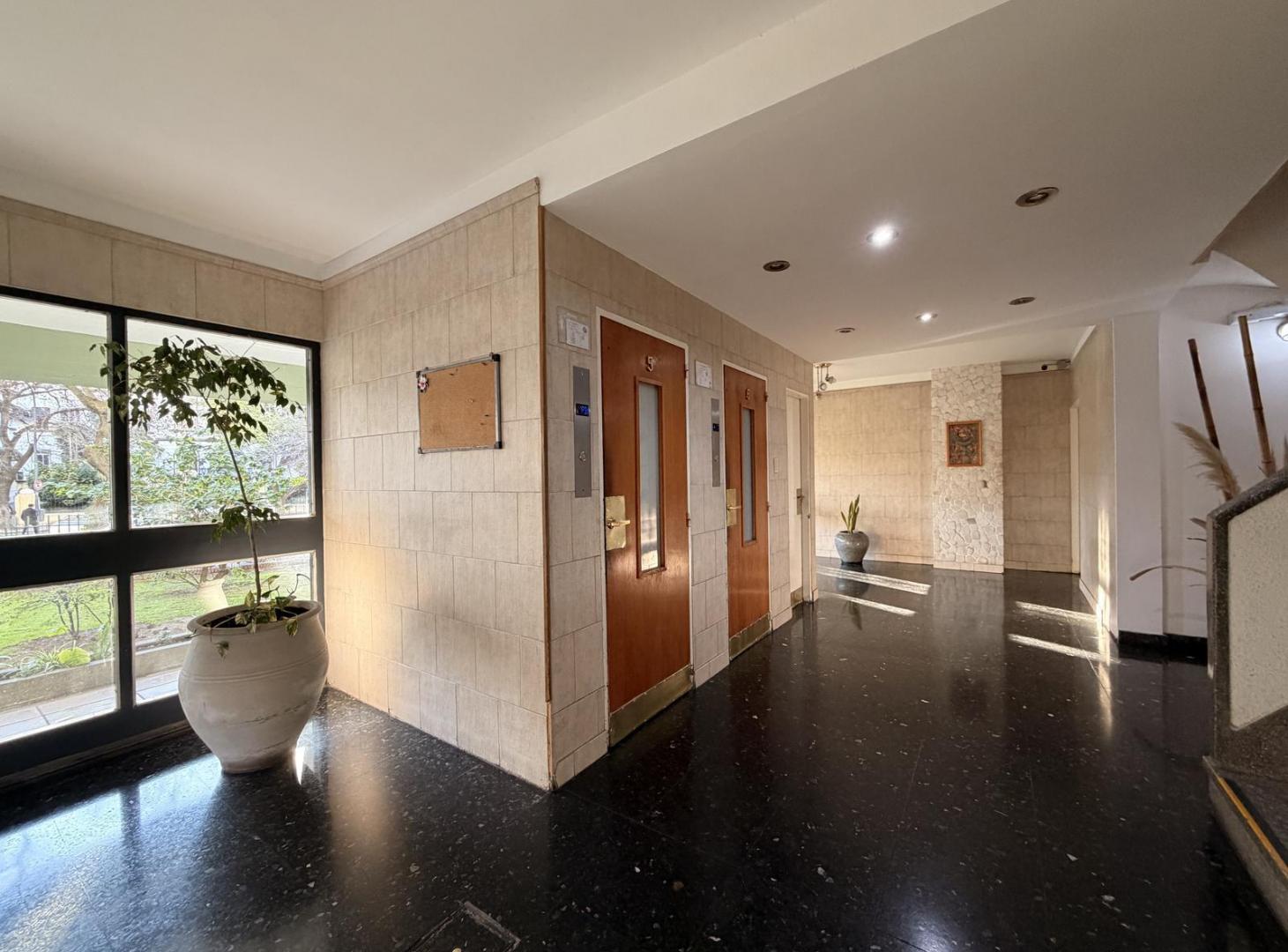 Foto de Departamento de 3 ambientes con balcón en alquiler en Parque Centenario, imagen 3