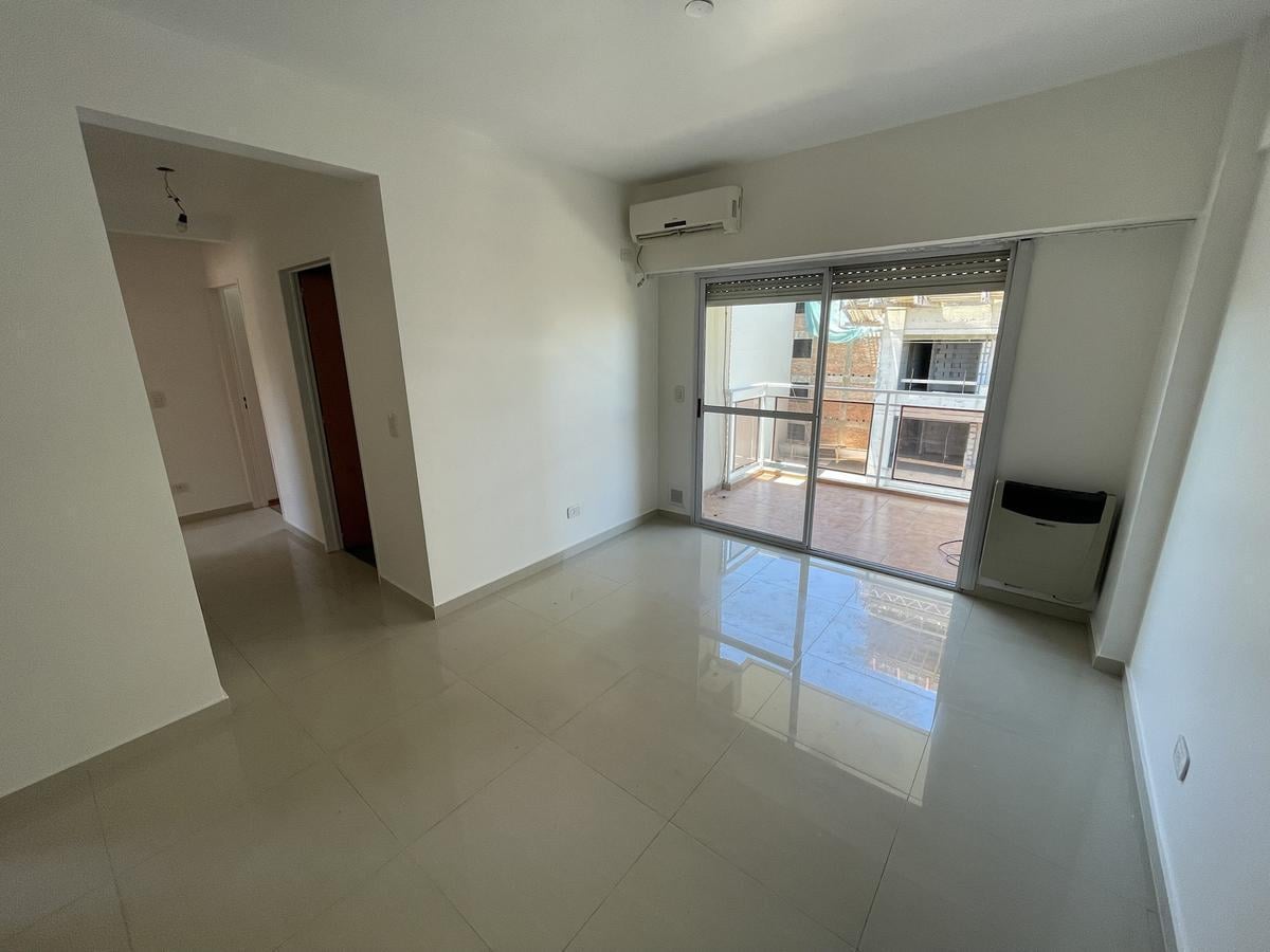 Foto de Departamento de 3 ambientes con cochera y balcón en alquiler en Villa, imagen 1