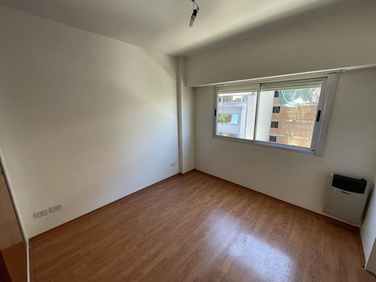 Foto de Departamento de 3 ambientes con cochera y balcón en alquiler en Villa, imagen 4
