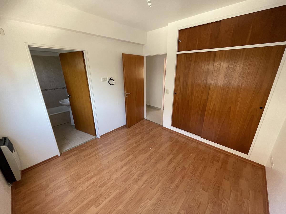 Foto de Departamento de 3 ambientes con cochera y balcón en alquiler en Villa, imagen 2