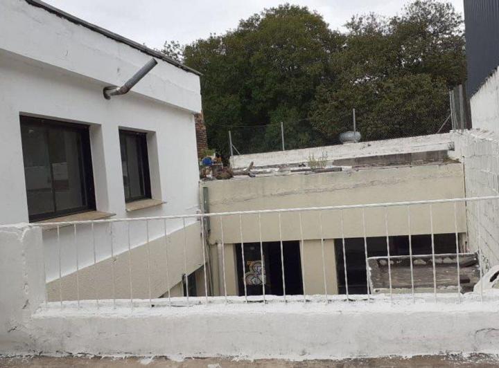 VENTA 2 DPTOS + GALPON + LOCAL CENTRO UNQUILLO CBA 5
