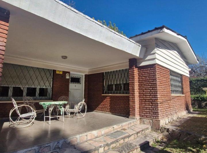 VENTA CASA DOS DORMITORIOS CON BAJADA AL RIO TANTI 3