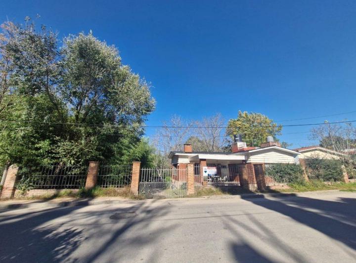 VENTA CASA DOS DORMITORIOS CON BAJADA AL RIO TANTI 1