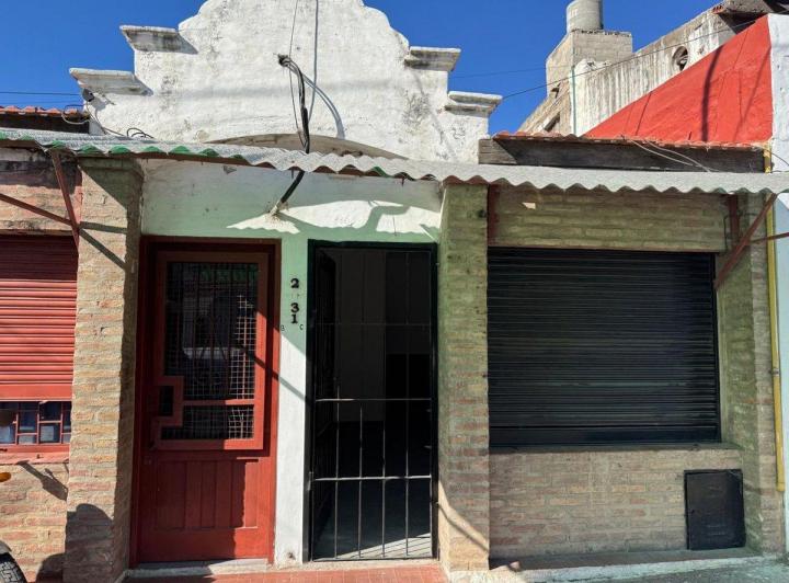 VENTA CASA  CON LOCALES EN BELLA VISTA 1