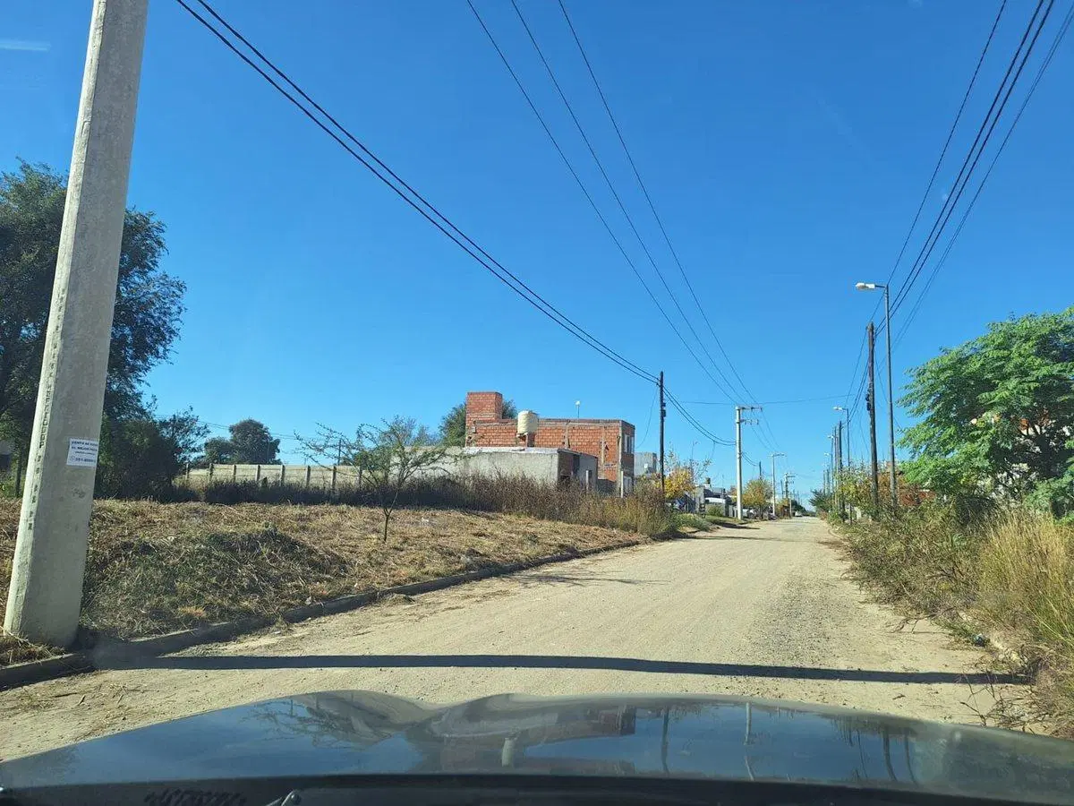 VENTA LOTE 200M2 FRENTE BARRIO SAN ISIDRO 2