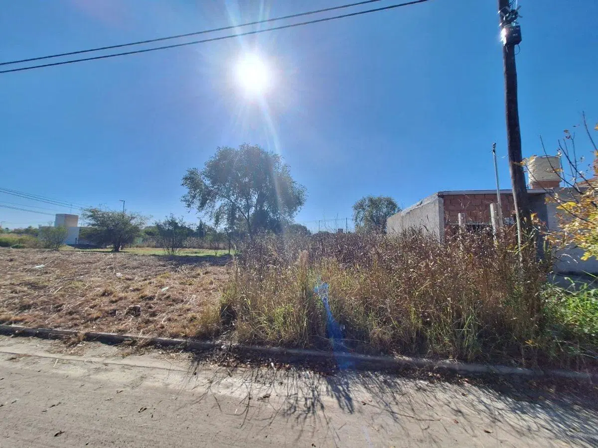 VENTA LOTE 200M2 FRENTE BARRIO SAN ISIDRO 4
