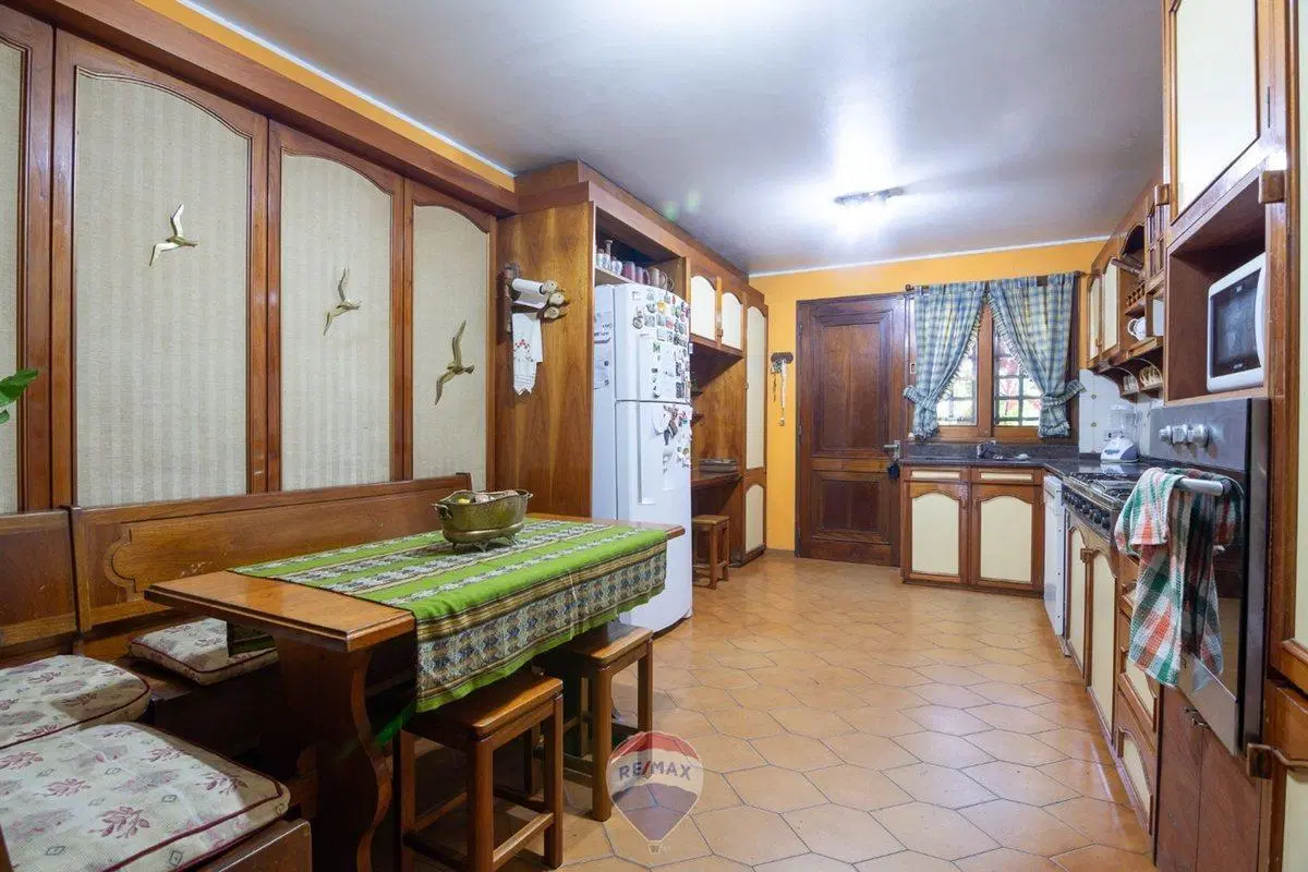 CASA VENTA 5 DORM B° PARQUE HORIZONTE CBA CAP 2
