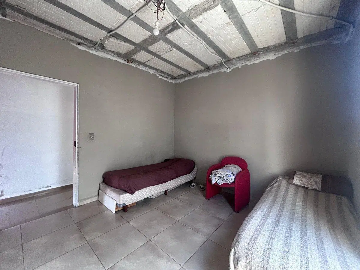 VENTA CASA 2 DORM EN BARRIO SPILIMBERGO NORTE CBA 5