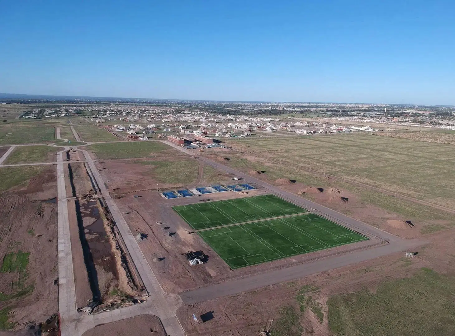 VENTA TERRENO EN CUESTAS DE MANANTIALES 5