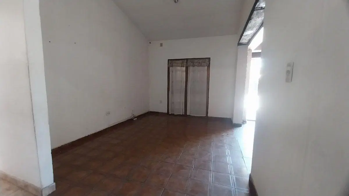SE VENDE CASA 4 DORMITORIOS BARRIO MATIENZO 5
