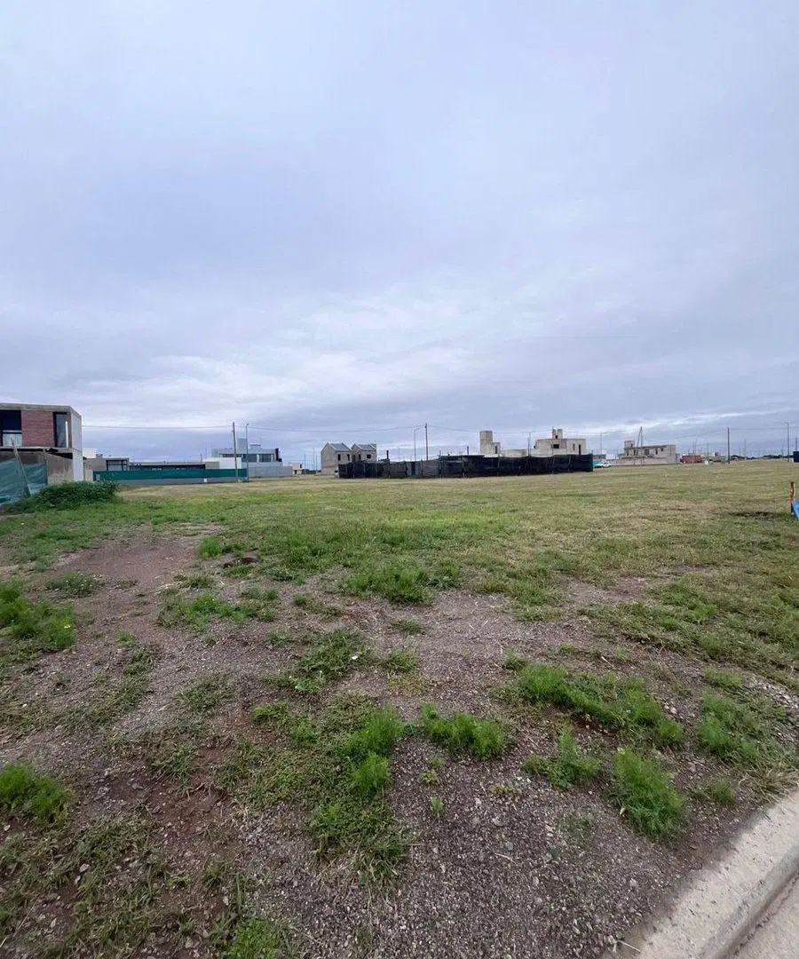 VENTA LOTE PAMPAS DE MANANTIALES 3