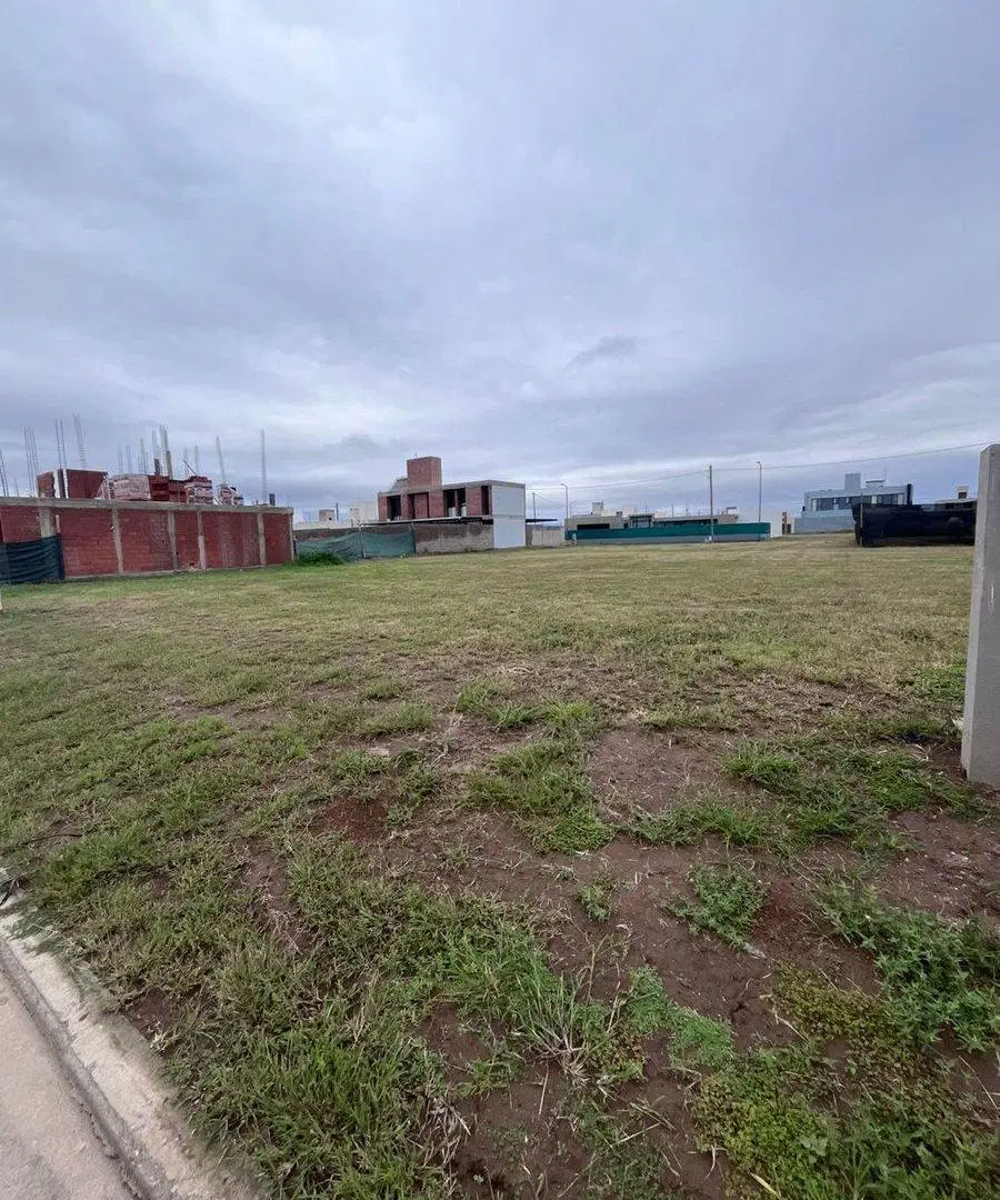 VENTA LOTE PAMPAS DE MANANTIALES 2
