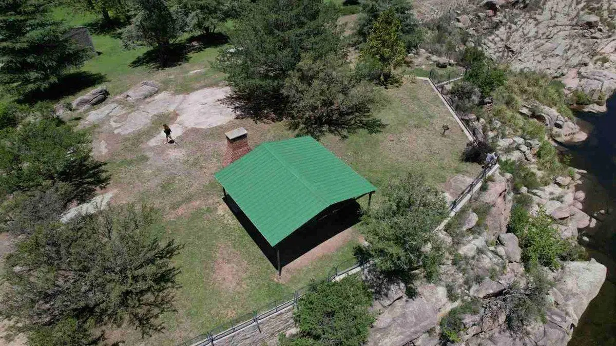 SE VENDE ESPECTACULAR CAMPO EN TRASLASIERRA 4