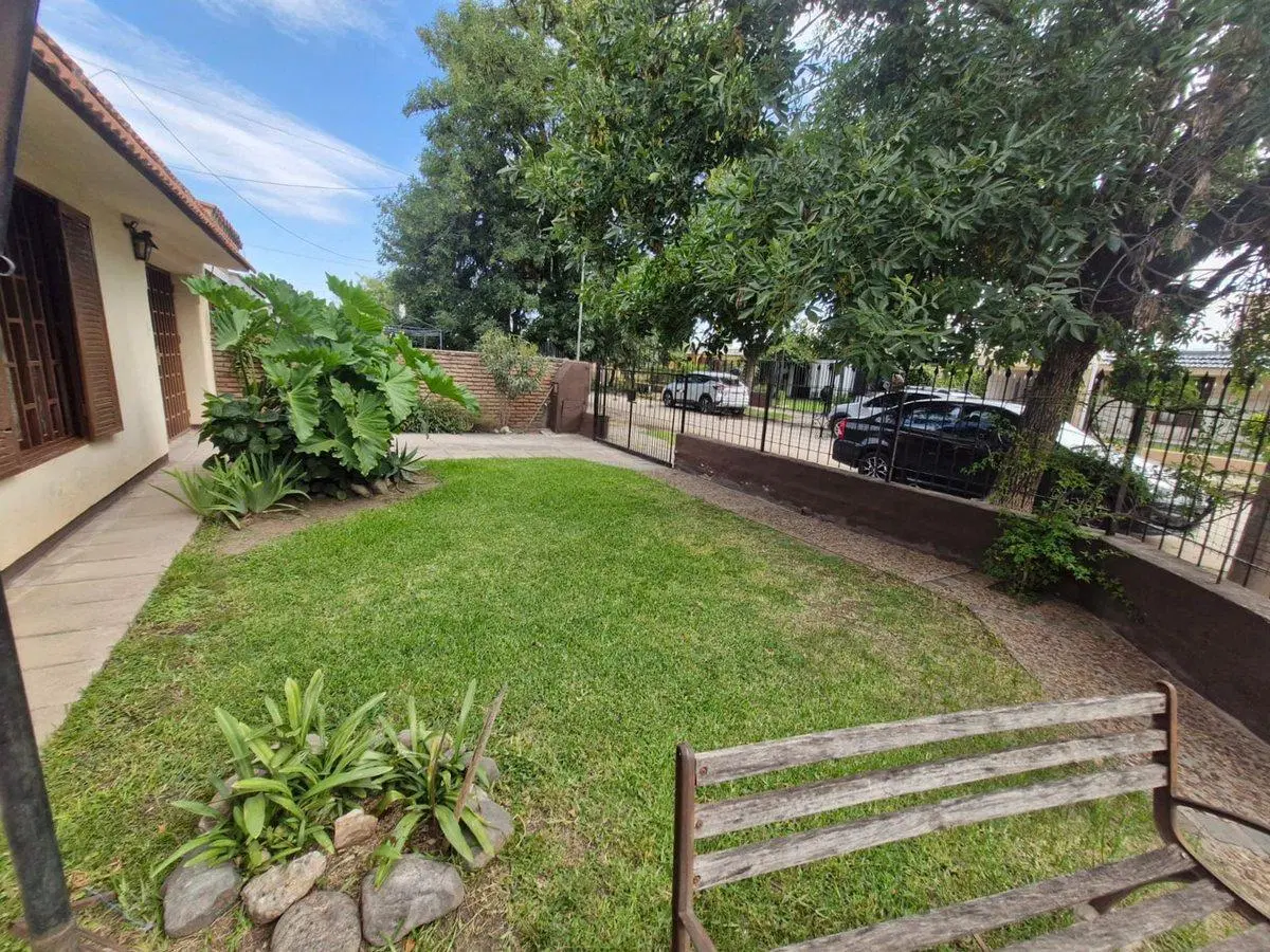 VENTA CASA 4 DORMITORIOS BARRIO MERCANTIL CORDOBA 5