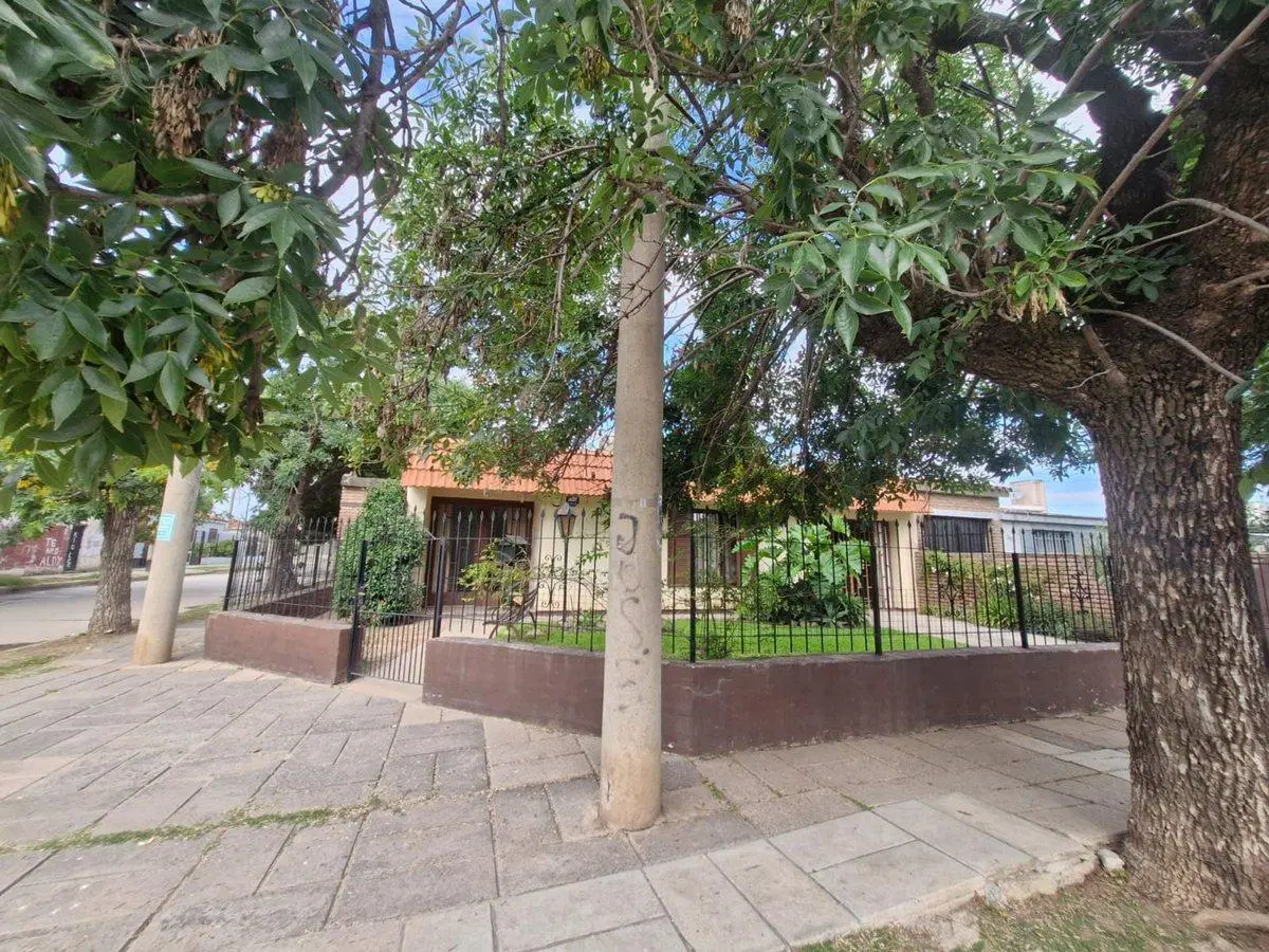 VENTA CASA 4 DORMITORIOS BARRIO MERCANTIL CORDOBA 8
