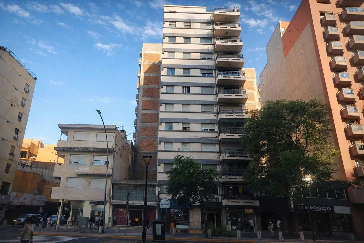 VENTA PISO, DEPTO 4 DORMITORIOS CENTRO CORDOBA 5