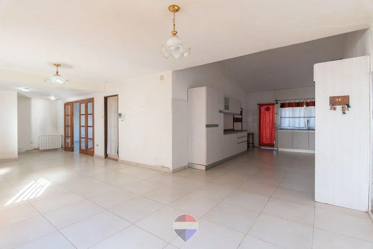 VENTA CASA  3 DORMITORIOS AV. SANTA ANA CORDOBA 5