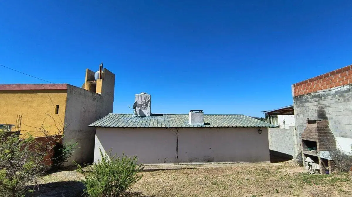 VENTA CASA 2 DORMITORIOS CALLE ROMA CARLOS PAZ 3