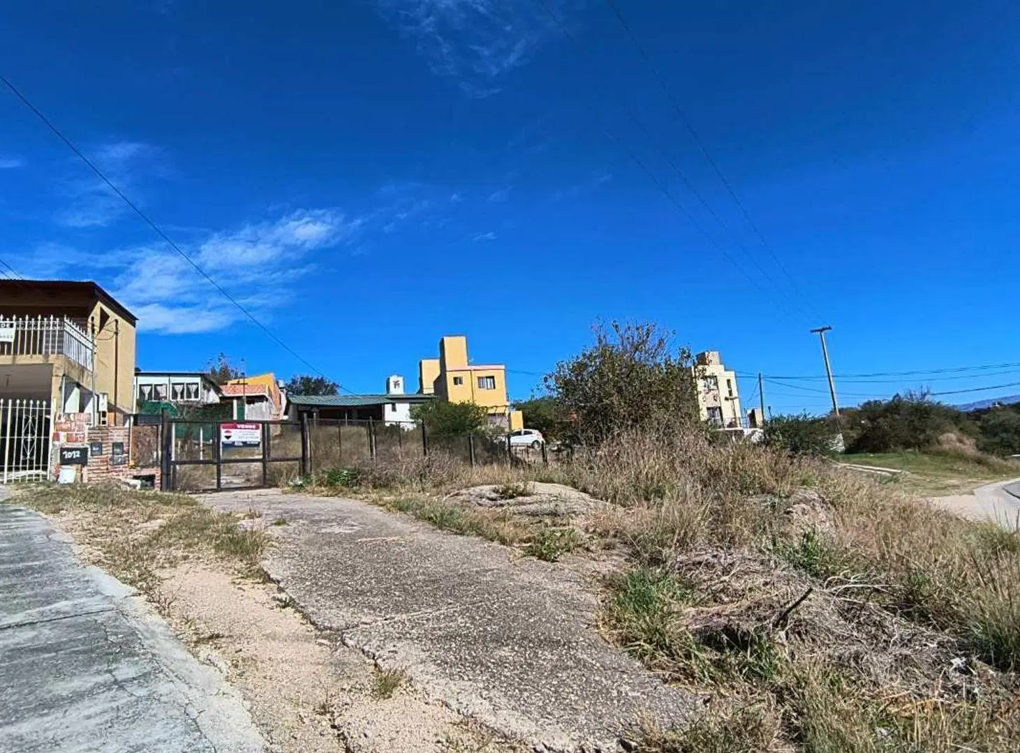 VENTA CASA 2 DORMITORIOS CALLE ROMA CARLOS PAZ 4
