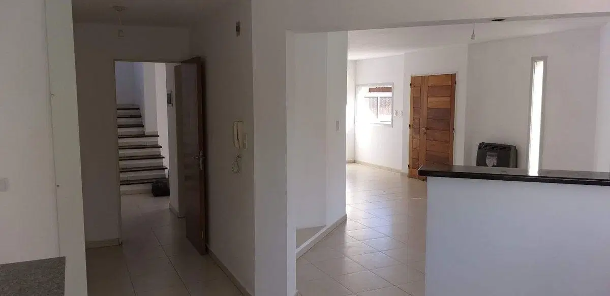 VENTA DUPLEX 3 DORMI CON COCHERA POETA LUGONES CBA 4