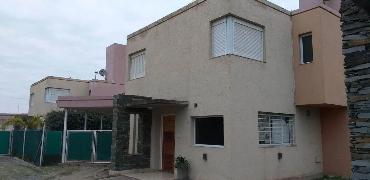 VENTA DUPLEX 3 DORMI CON COCHERA POETA LUGONES CBA 5