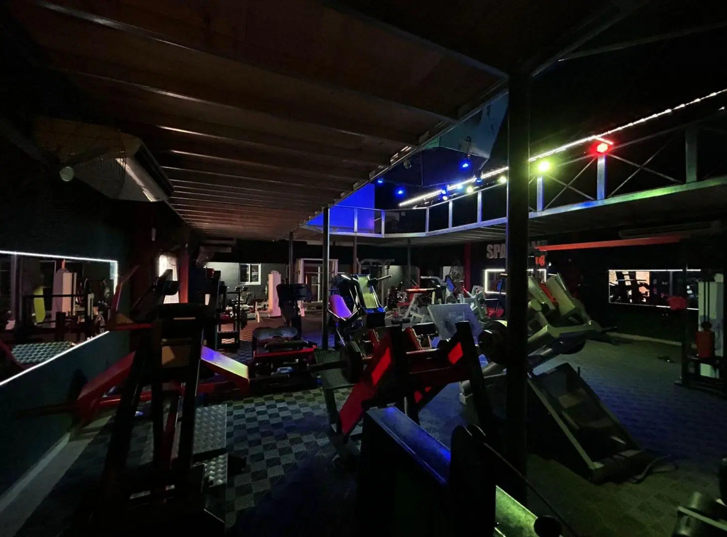 VENTA GALPON, GIMNASIO Y OFICINAS MALVINAS-CORDOBA 3