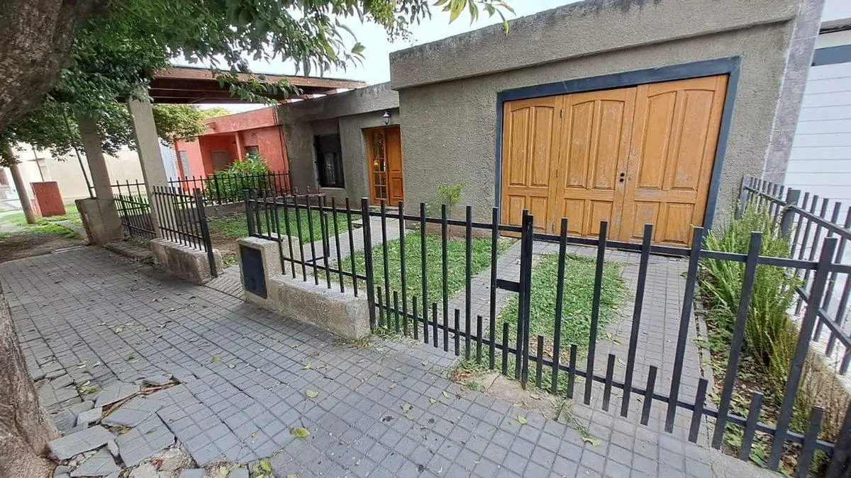 CASA VENTA 3 DORM. DON BOSCO COCHERA PATIO CORDOBA 8