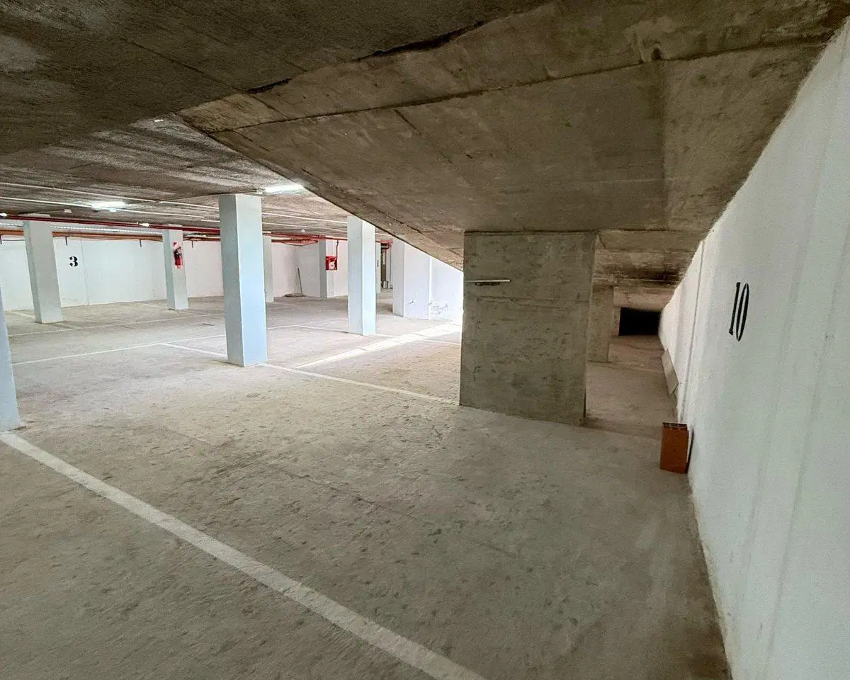 Venta Cochera  con Baulera en Av. Nores Martinez 3