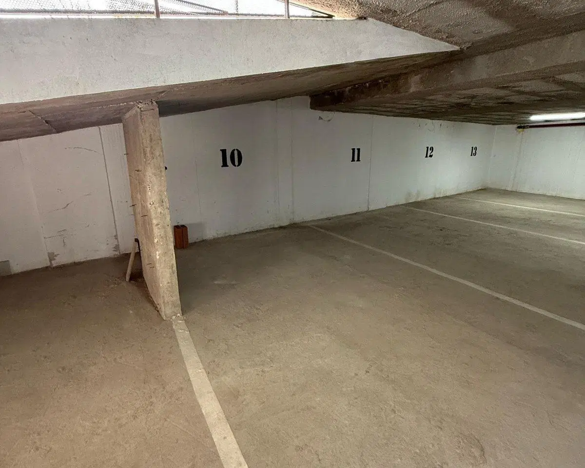 Venta Cochera  con Baulera en Av. Nores Martinez 2