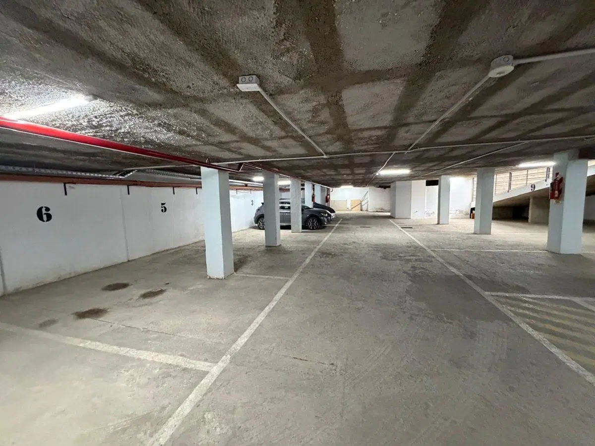 Venta Cochera  con Baulera en Av. Nores Martinez 5