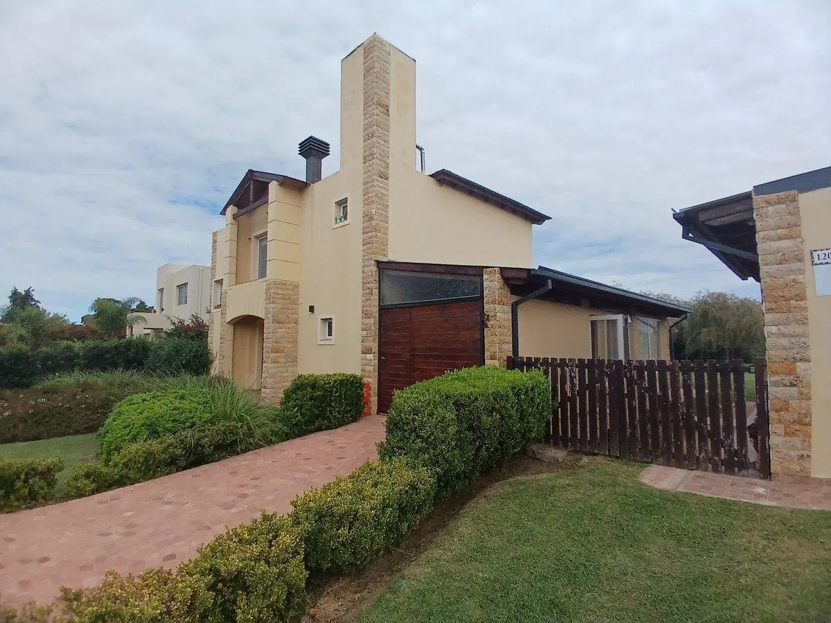 Venta Casa 4 dormitorios Country en Rio Cuarto Cba 2