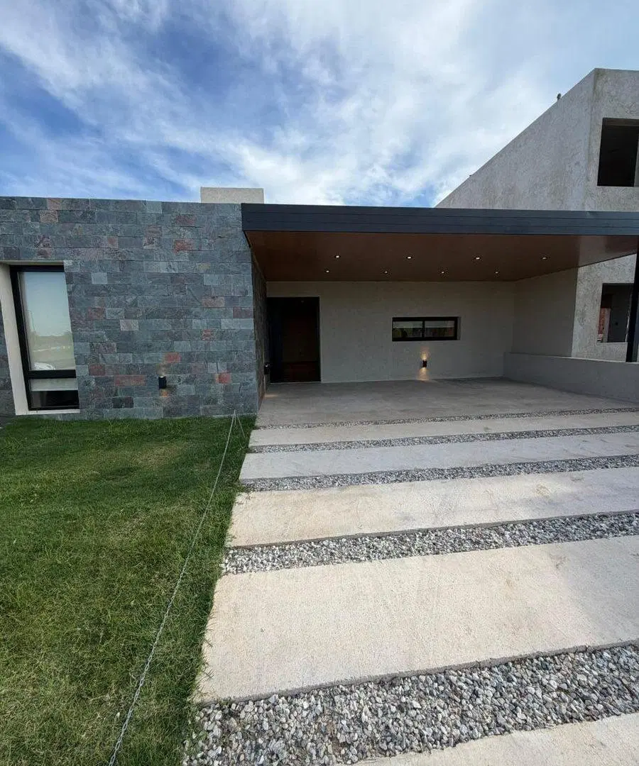 Se vende casa en docta 3 dormitorios 4