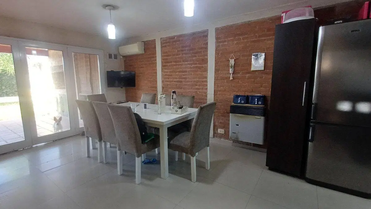 Venta Casa 3 Dormitorios con pileta Sta Isabel Cba 8