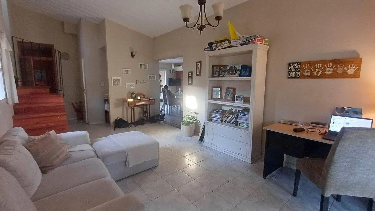 Venta Casa 3 Dormitorios con pileta Sta Isabel Cba 4